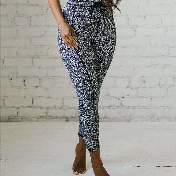 ZYIA Pants - Zyia Black Speckle Pocket Drawstring Luxe 7/8 24” (6-8) Brand new with tag!